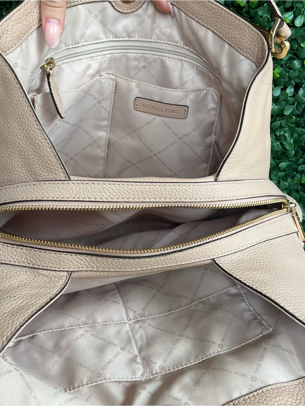 MICHAEL KORS Beige Raven Selma Floral Shoulder Bag Tote Bedford Astor Nolita - Picture 8 of 10